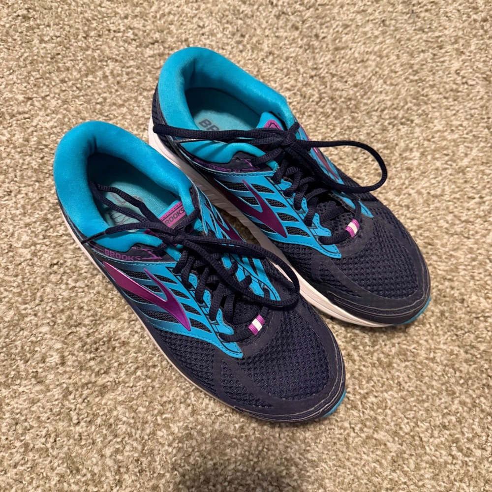 Brooks Addiction 13 Running shoes 9.5D active athletic comfort cushion purple